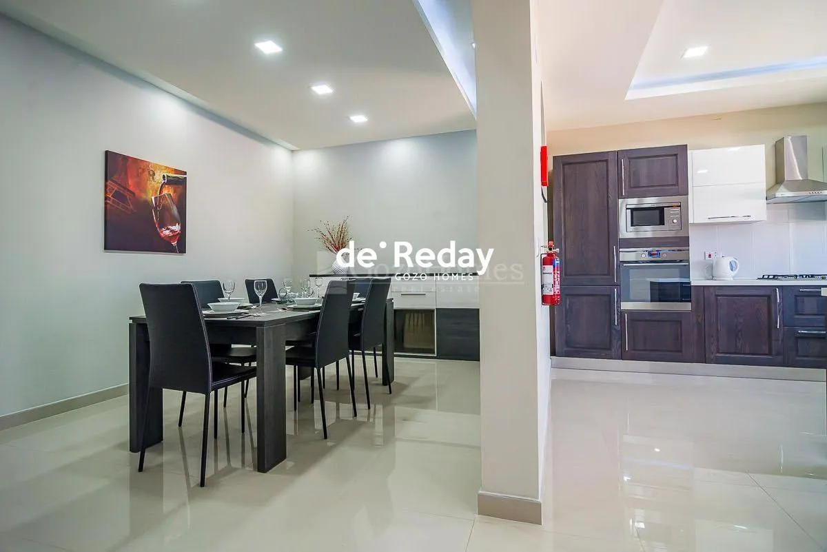 Modern 3 Bedroom Apartment in the Heart of Victoria