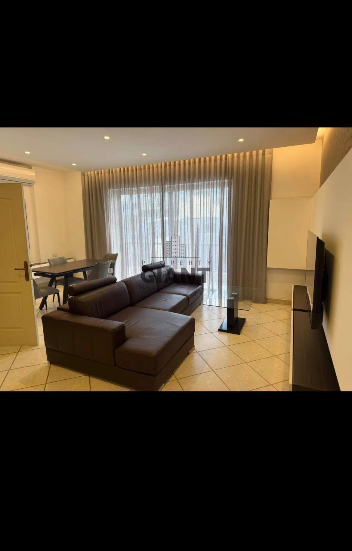Qawra: A modern and spacious 2 bedroom, 2 bathroom apartment